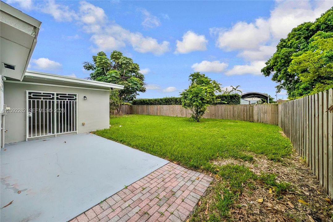 En Venta: $615,000 (4 camas, 2 baños, 1766 Pies cuadrados)