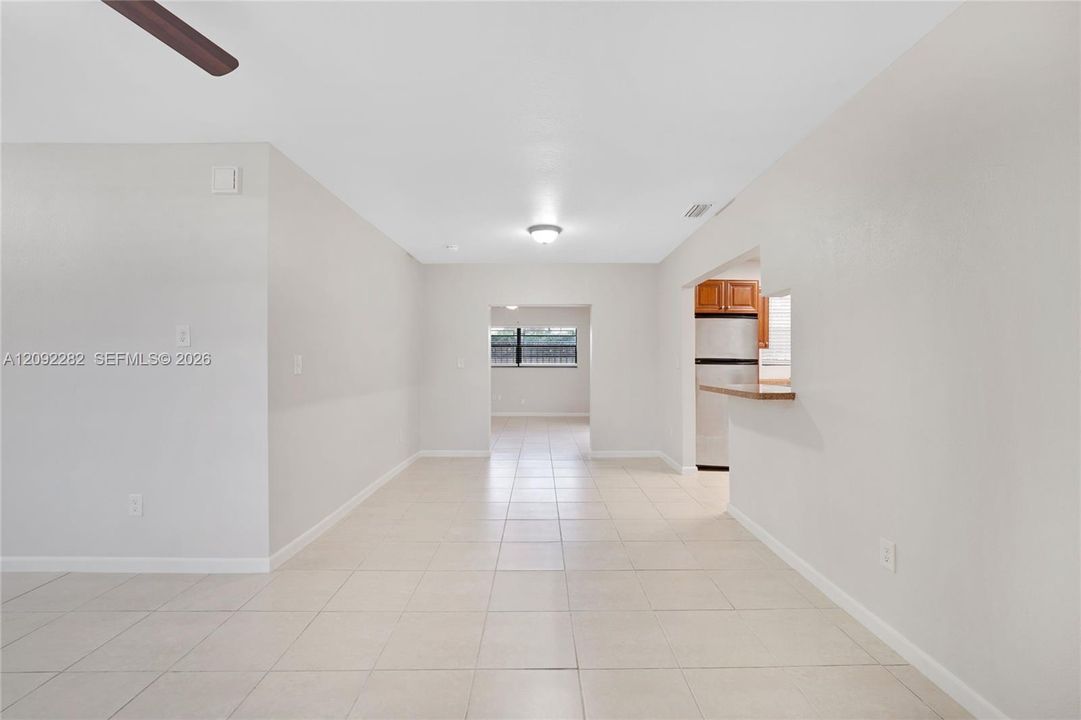 En Venta: $615,000 (4 camas, 2 baños, 1766 Pies cuadrados)