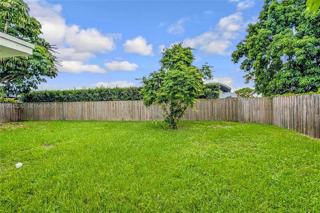 En Venta: $615,000 (4 camas, 2 baños, 1766 Pies cuadrados)