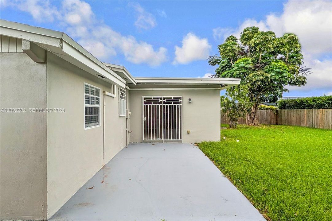 En Venta: $615,000 (4 camas, 2 baños, 1766 Pies cuadrados)