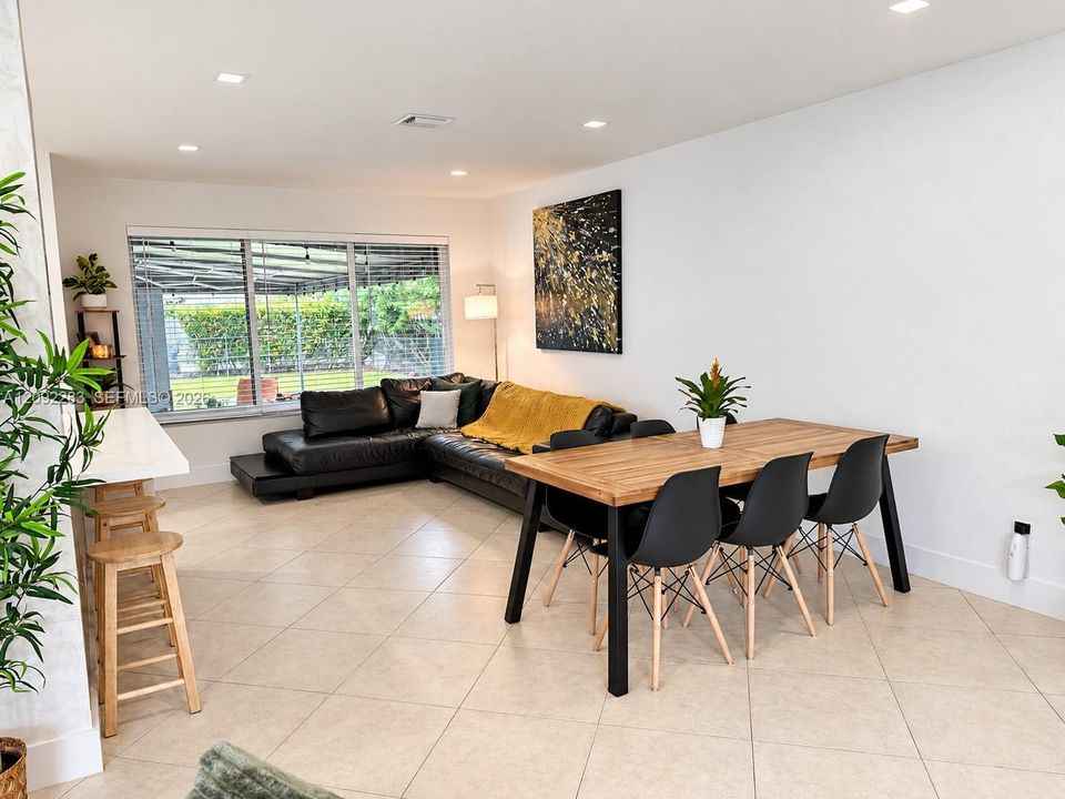 En Venta: $699,000 (2 camas, 2 baños, 1416 Pies cuadrados)