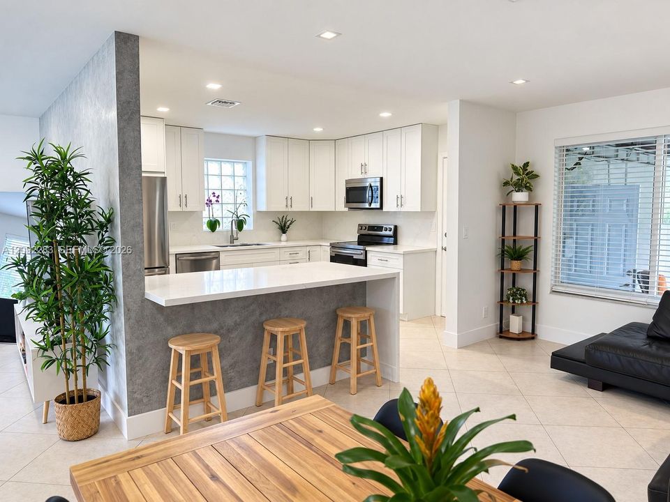 En Venta: $699,000 (2 camas, 2 baños, 1416 Pies cuadrados)