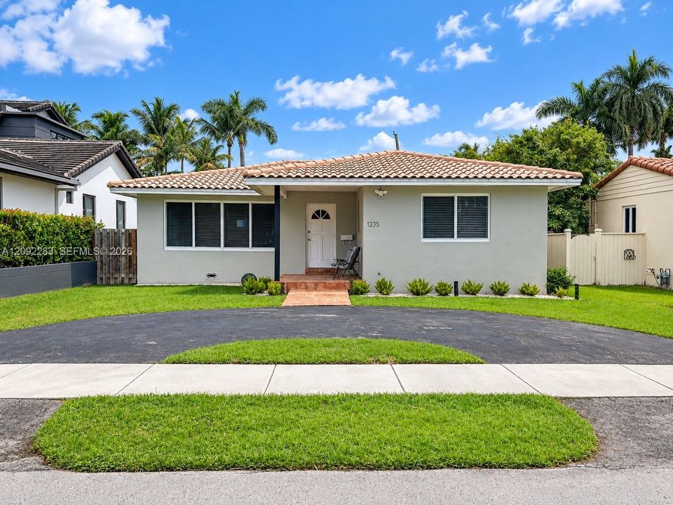 En Venta: $699,000 (2 camas, 2 baños, 1416 Pies cuadrados)