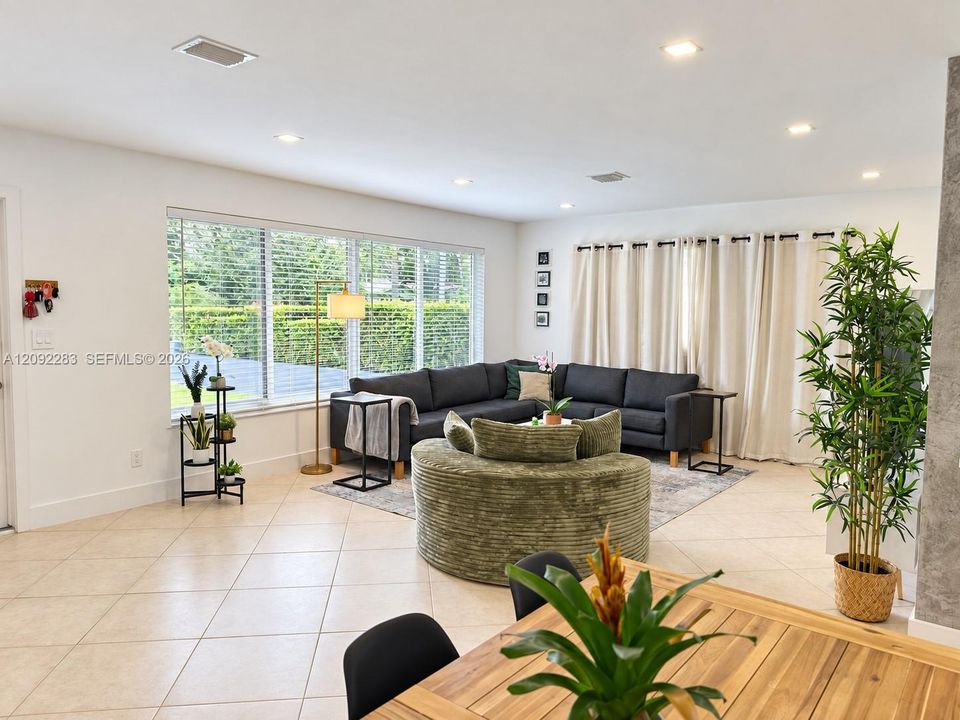 En Venta: $699,000 (2 camas, 2 baños, 1416 Pies cuadrados)