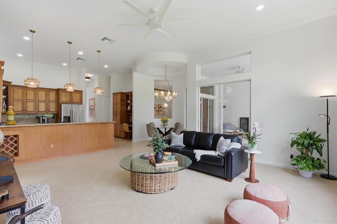 28_family room