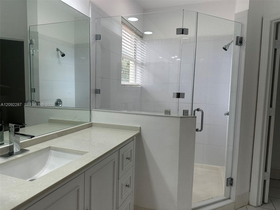 Недавно арендовано: $2,500 (3 спален, 2 ванн, 1693 Квадратных фут)