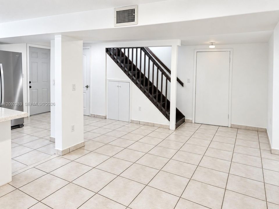 For Rent: $3,500 (3 beds, 2 baths, 1218 Square Feet)