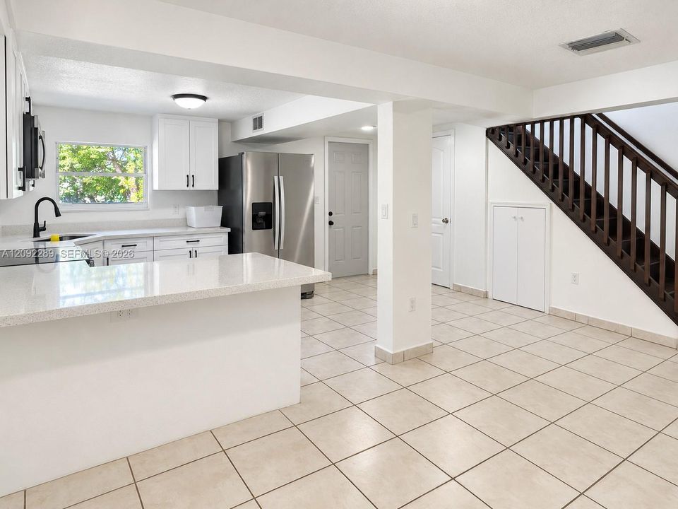 For Rent: $3,500 (3 beds, 2 baths, 1218 Square Feet)