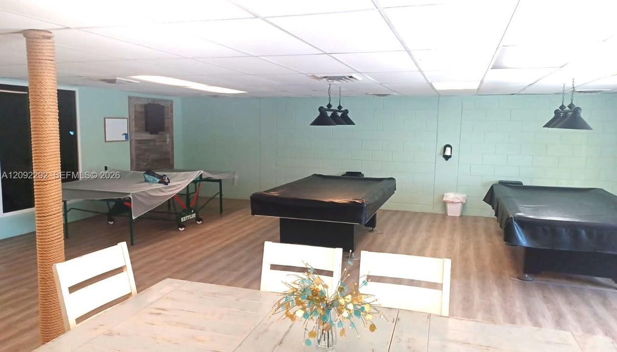 GAME ROOM WITH POOL AND TABLE TENNIS