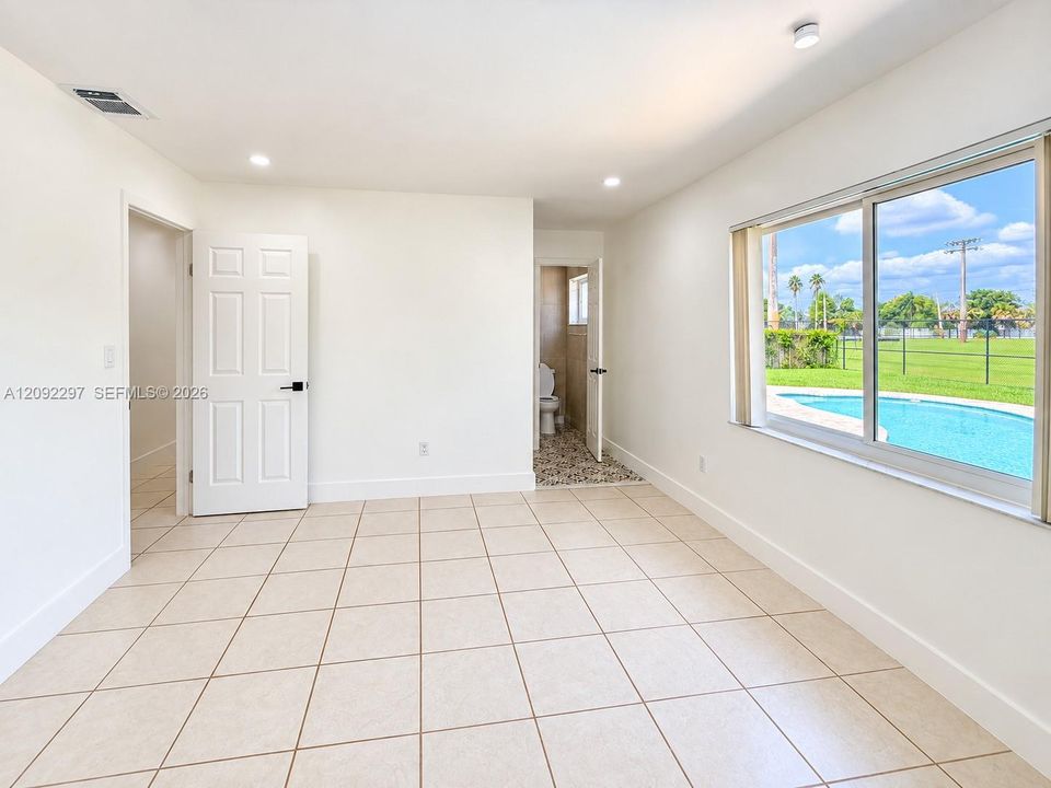 For Rent: $4,600 (3 beds, 2 baths, 1445 Square Feet)