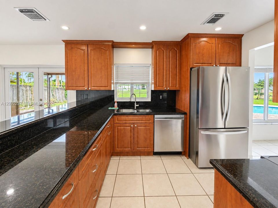 For Rent: $4,600 (3 beds, 2 baths, 1445 Square Feet)