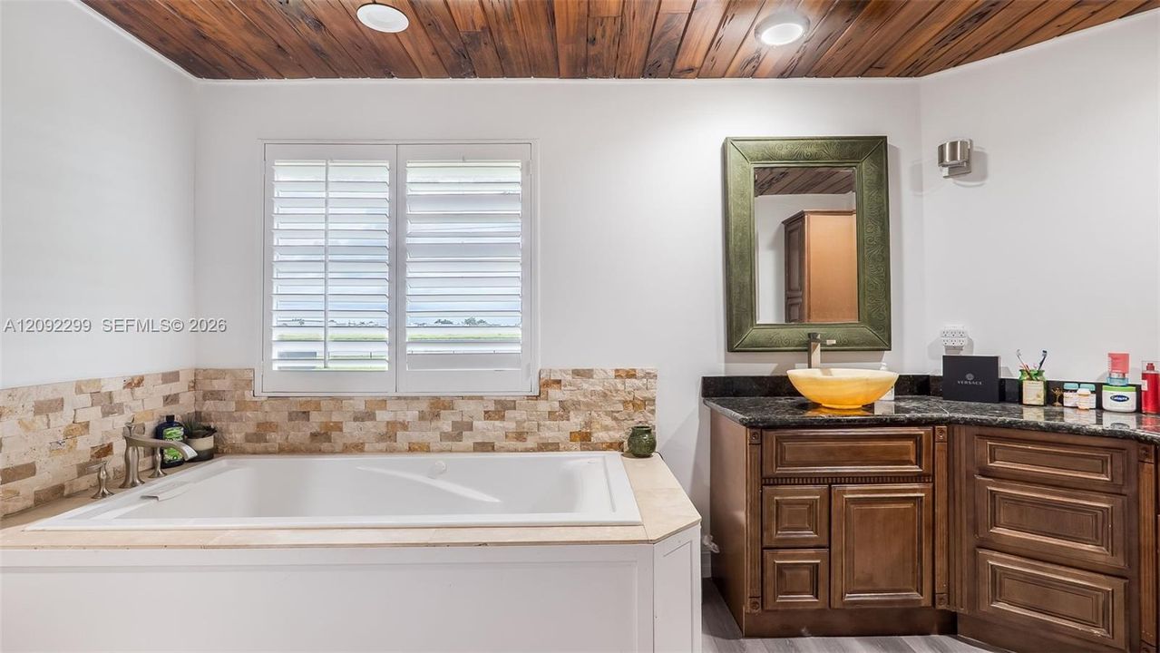 For Sale: $685,000 (3 beds, 2 baths, 1868 Square Feet)