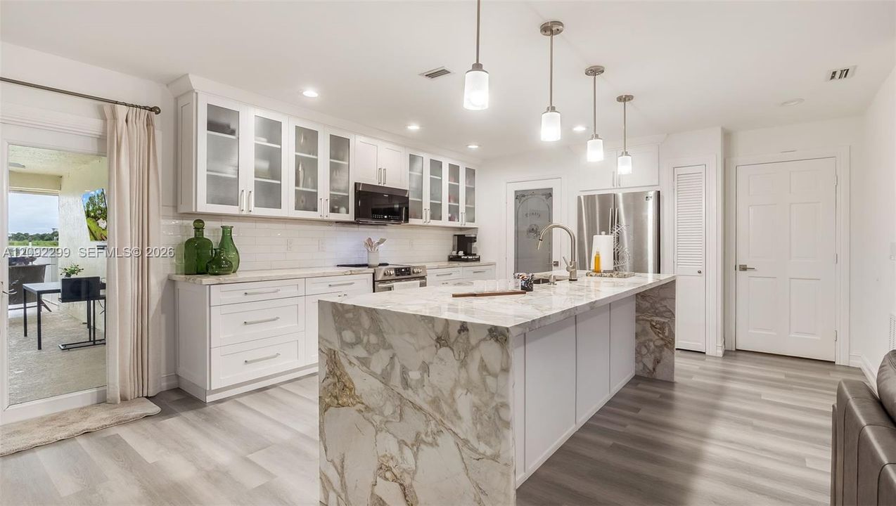 For Sale: $685,000 (3 beds, 2 baths, 1868 Square Feet)
