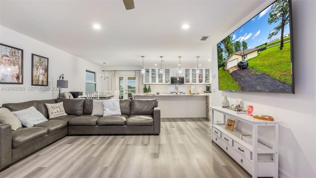 For Sale: $685,000 (3 beds, 2 baths, 1868 Square Feet)