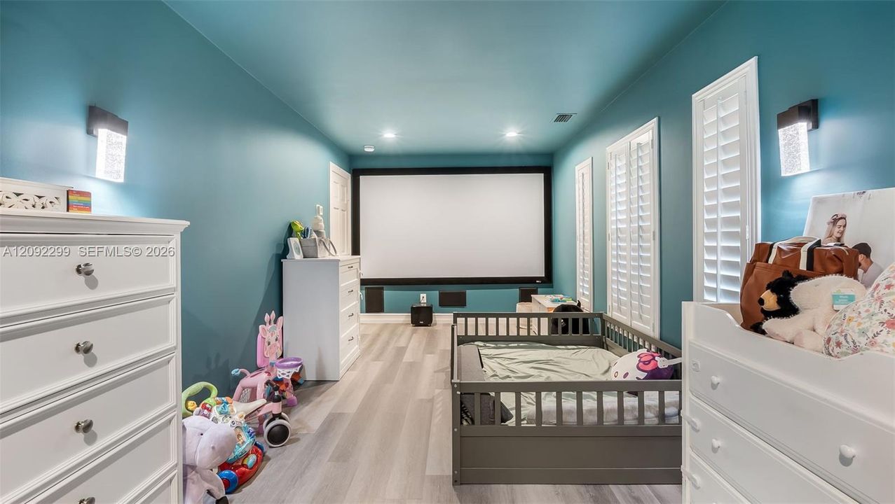 For Sale: $685,000 (3 beds, 2 baths, 1868 Square Feet)