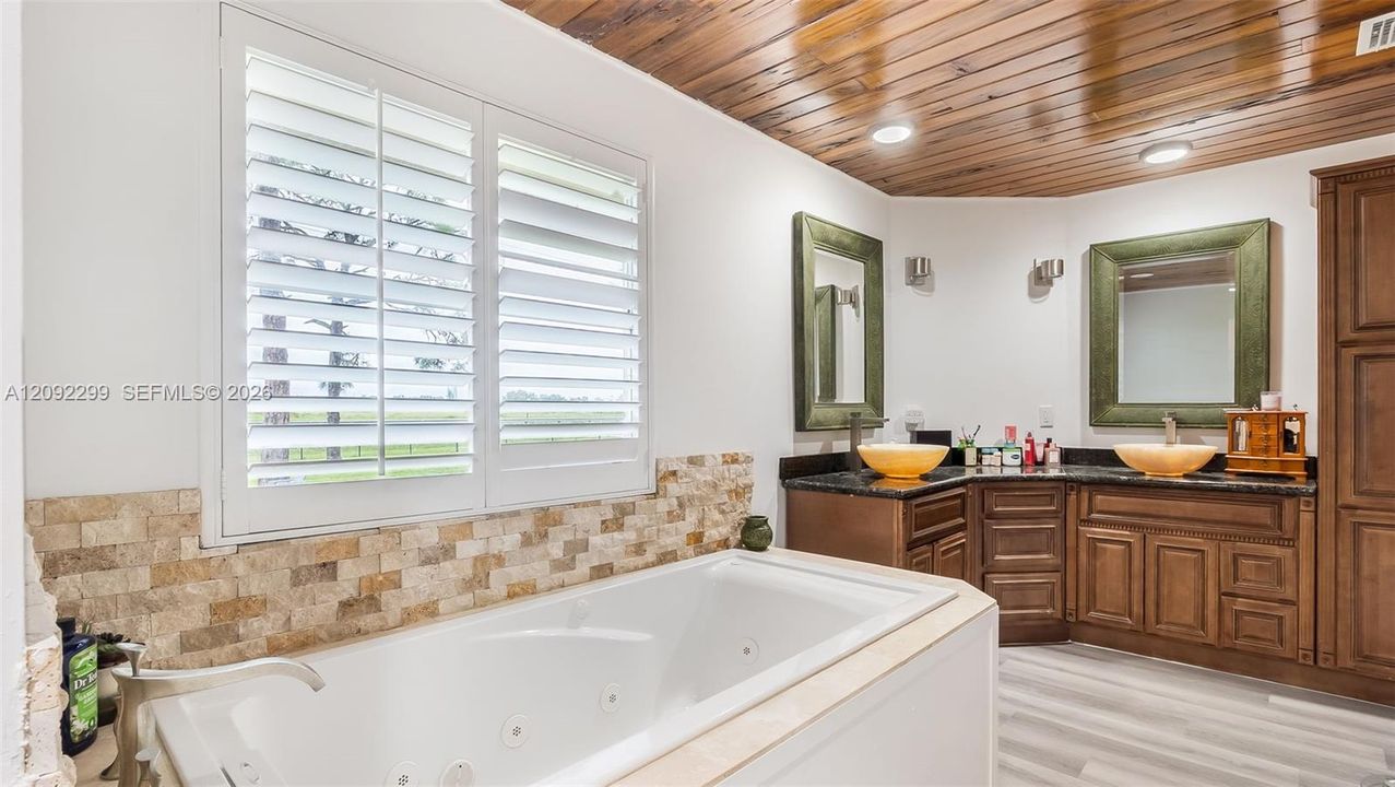 For Sale: $685,000 (3 beds, 2 baths, 1868 Square Feet)