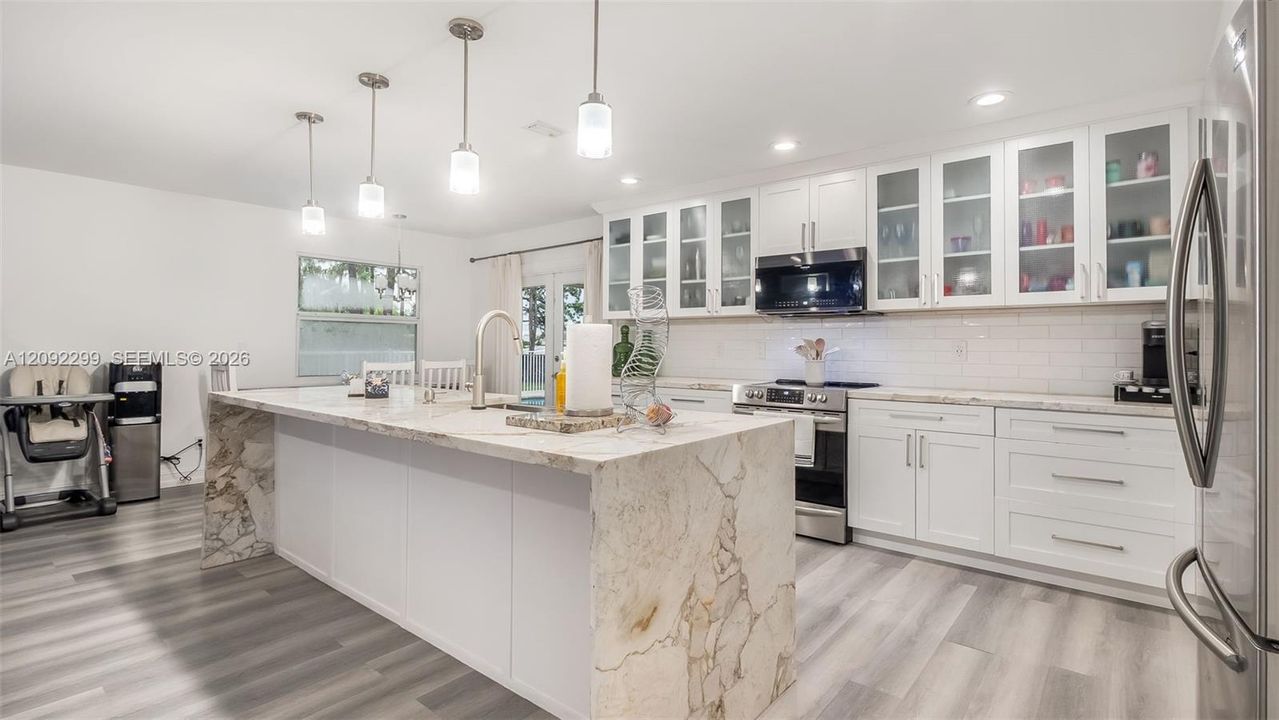 For Sale: $685,000 (3 beds, 2 baths, 1868 Square Feet)