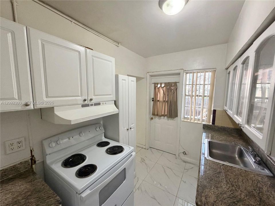 For Rent: $2,000 (1 beds, 1 baths, 500 Square Feet)