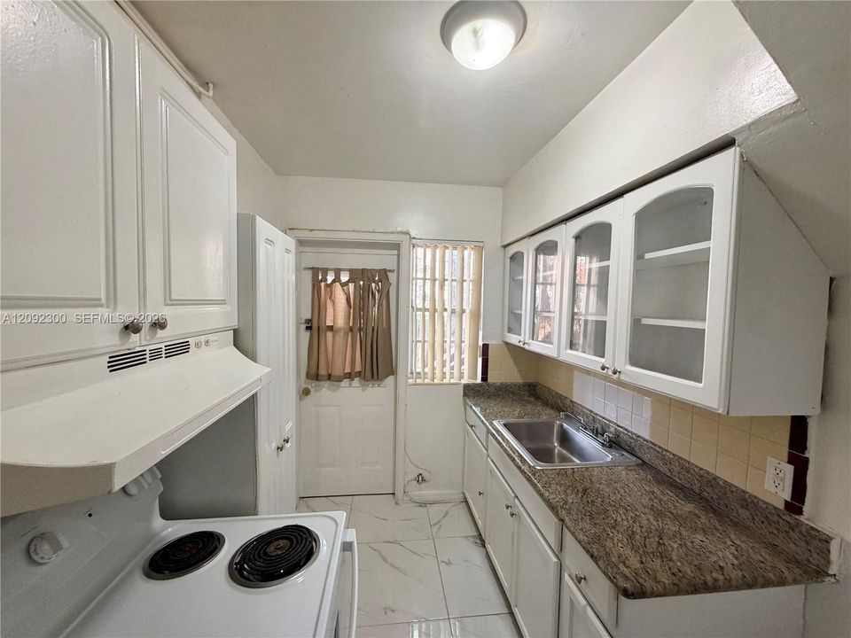 For Rent: $2,000 (1 beds, 1 baths, 500 Square Feet)