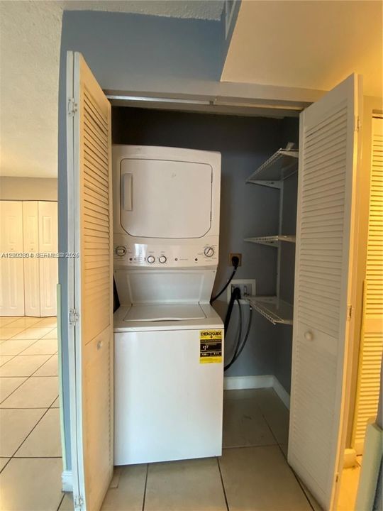 出租: $2,050 (2 贝兹, 2 浴室, 938 平方英尺)