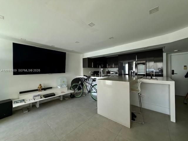 For Sale: $750,000 (1 beds, 2 baths, 912 Square Feet)