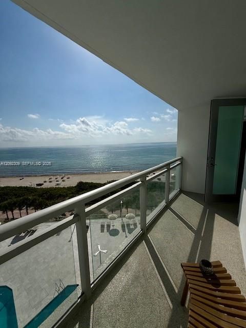 For Sale: $750,000 (1 beds, 2 baths, 912 Square Feet)