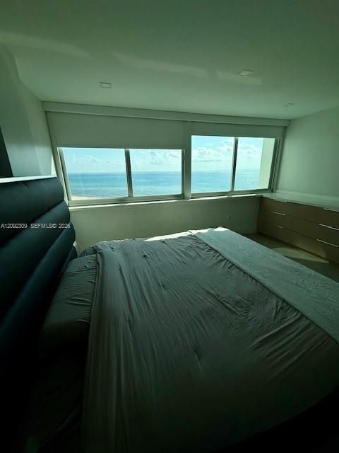 For Sale: $750,000 (1 beds, 2 baths, 912 Square Feet)