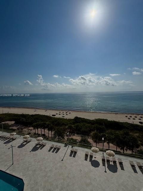 For Sale: $750,000 (1 beds, 2 baths, 912 Square Feet)