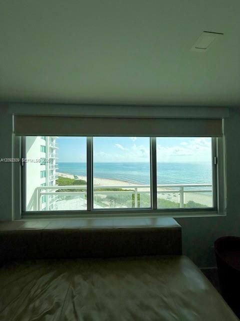 For Sale: $750,000 (1 beds, 2 baths, 912 Square Feet)