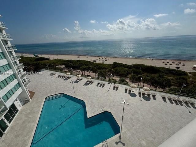 For Sale: $750,000 (1 beds, 2 baths, 912 Square Feet)