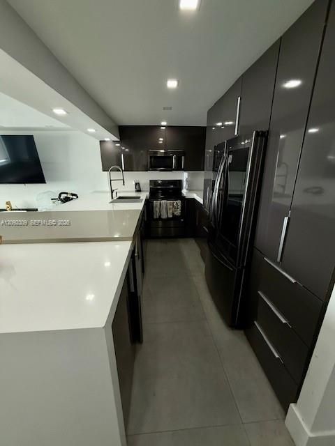 For Sale: $750,000 (1 beds, 2 baths, 912 Square Feet)