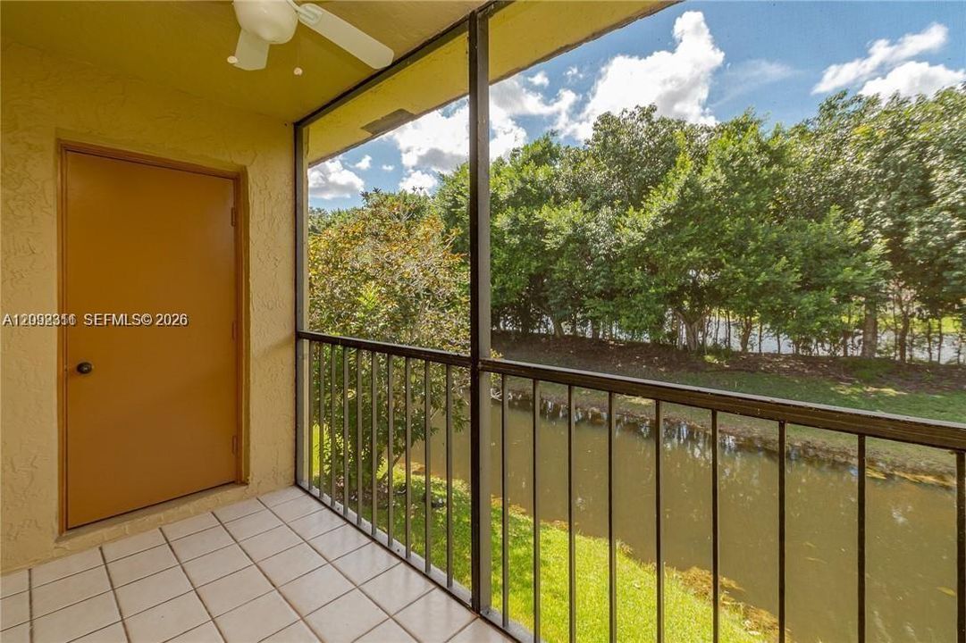 На продажу: $289,900 (2 спален, 2 ванн, 1231 Квадратных фут)