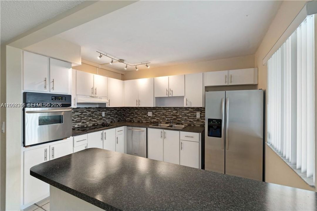 На продажу: $289,900 (2 спален, 2 ванн, 1231 Квадратных фут)