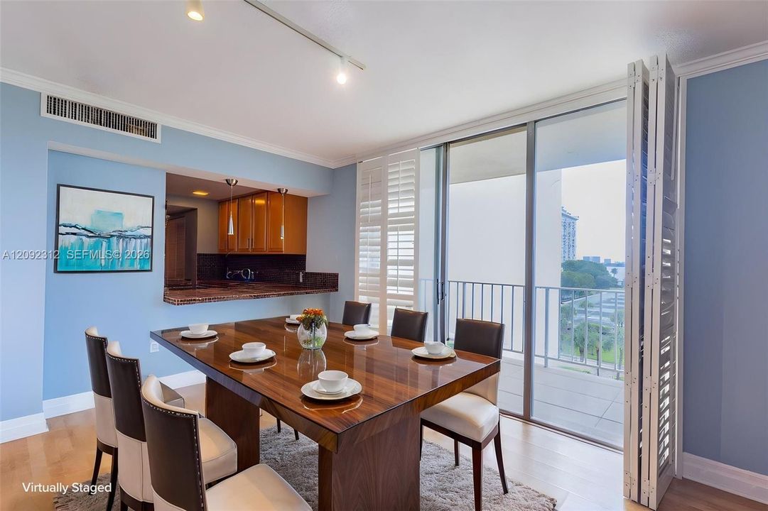 En Venta: $299,999 (2 camas, 2 baños, 1551 Pies cuadrados)