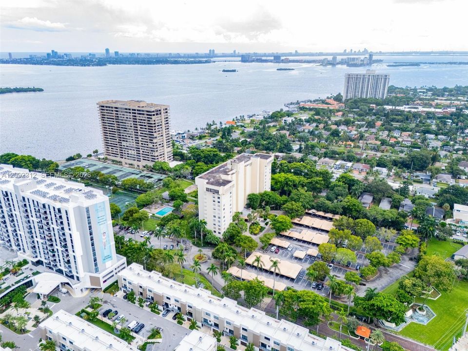 En Venta: $299,999 (2 camas, 2 baños, 1551 Pies cuadrados)