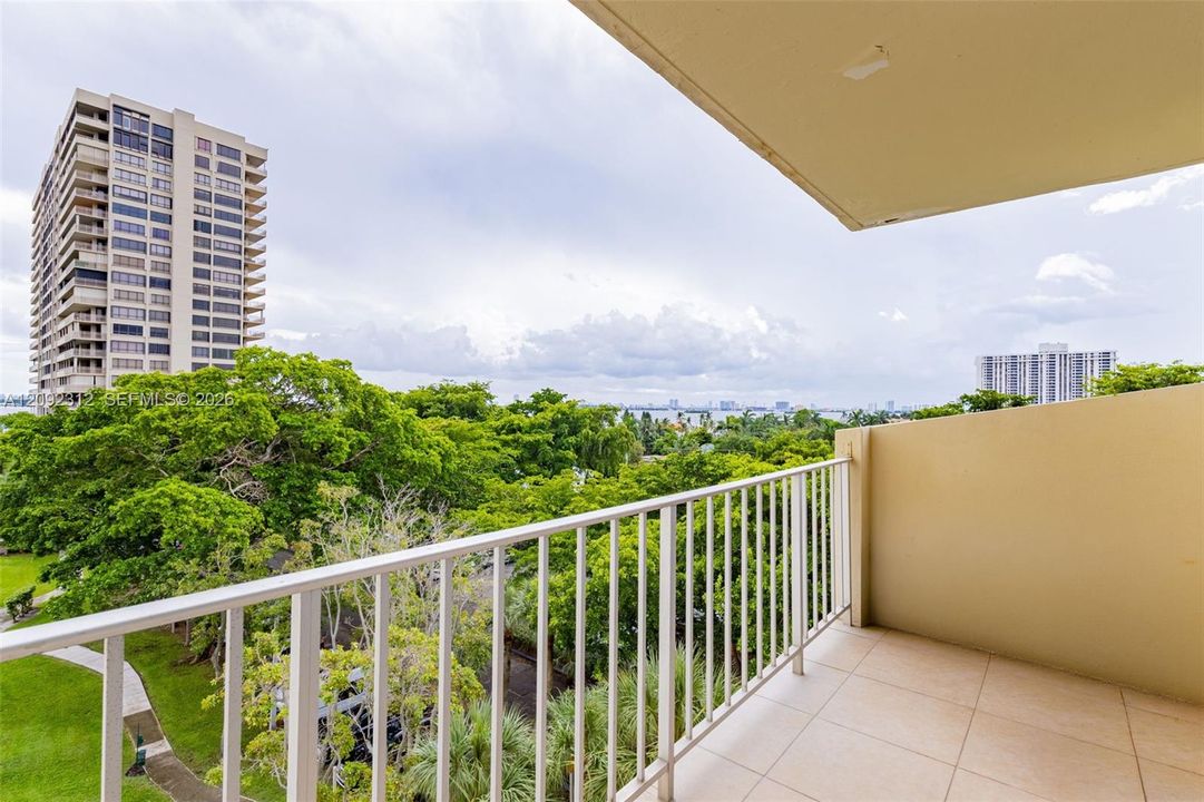 En Venta: $299,999 (2 camas, 2 baños, 1551 Pies cuadrados)