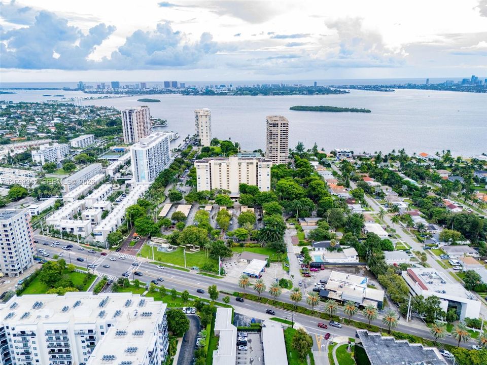 En Venta: $299,999 (2 camas, 2 baños, 1551 Pies cuadrados)