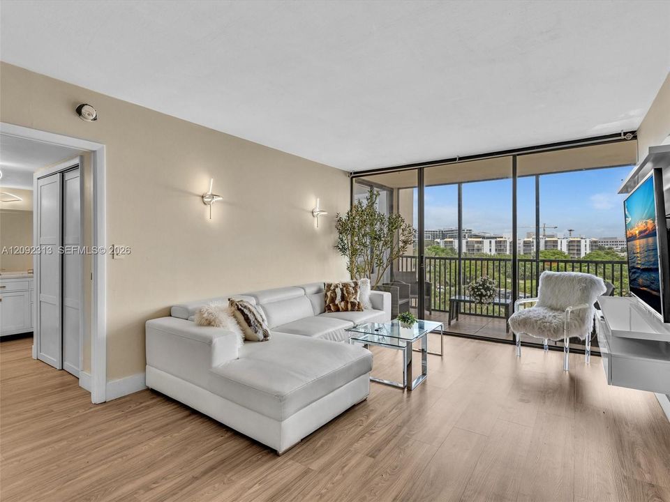 For Sale: $310,000 (2 beds, 2 baths, 1138 Square Feet)