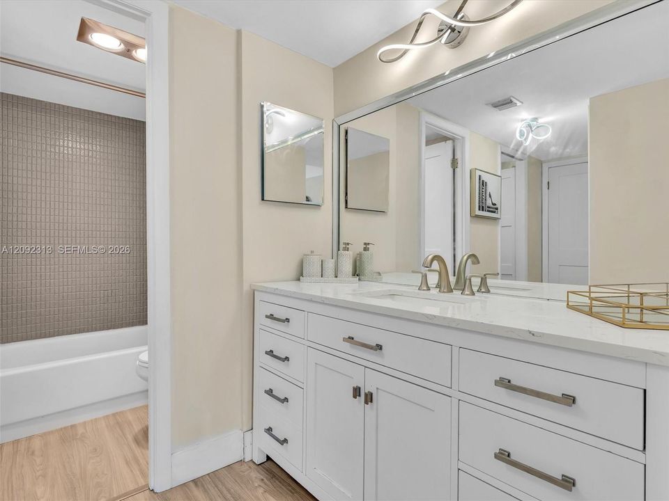 For Sale: $310,000 (2 beds, 2 baths, 1138 Square Feet)