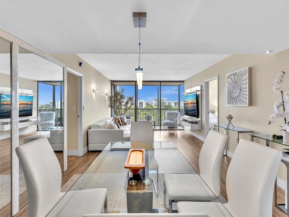 For Sale: $310,000 (2 beds, 2 baths, 1138 Square Feet)