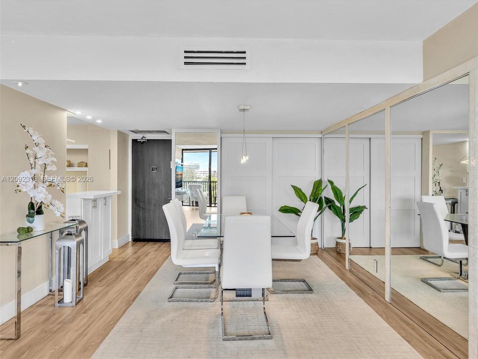 For Sale: $310,000 (2 beds, 2 baths, 1138 Square Feet)