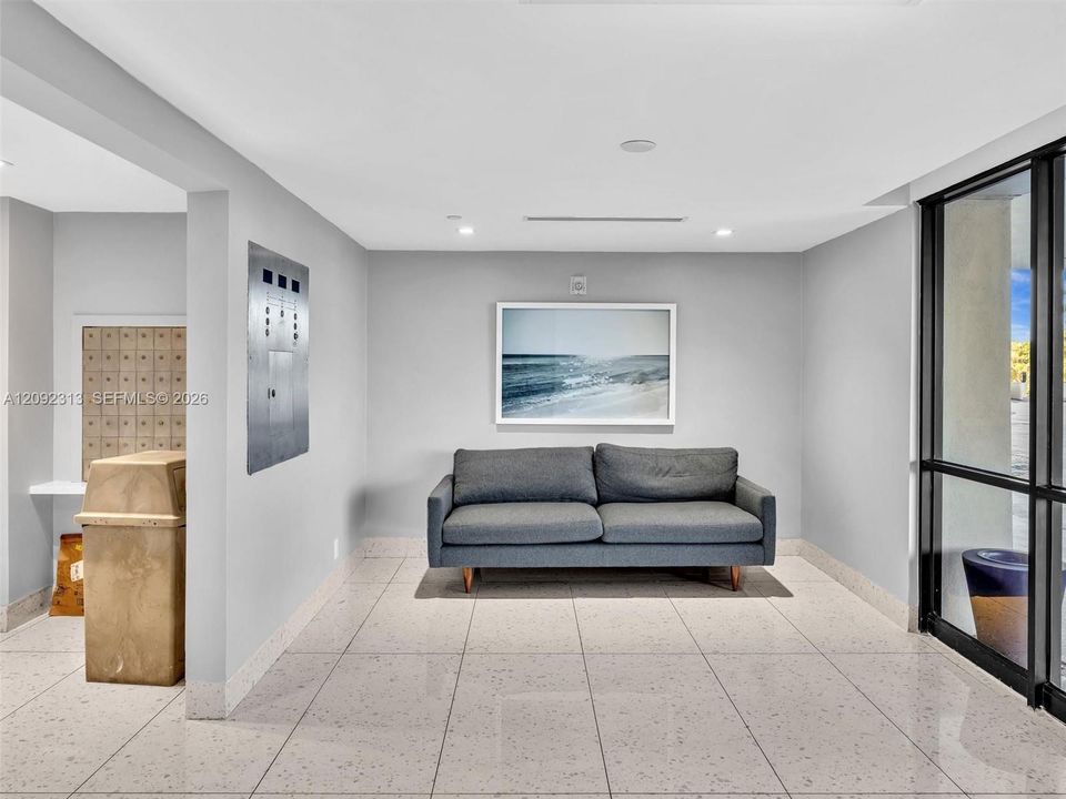 For Sale: $310,000 (2 beds, 2 baths, 1138 Square Feet)
