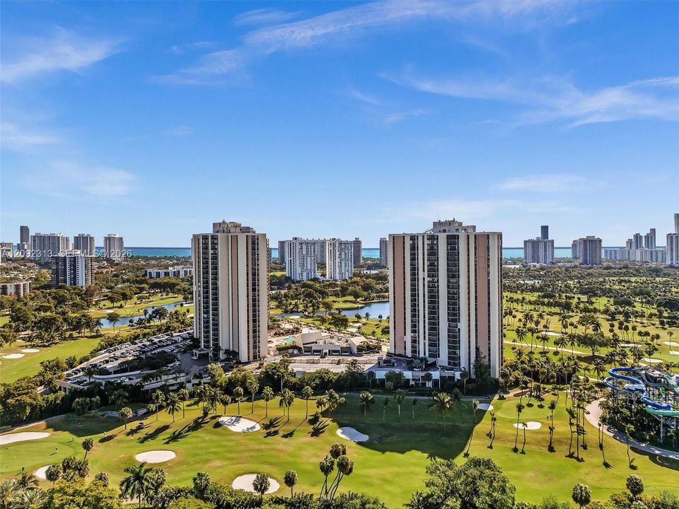 For Sale: $310,000 (2 beds, 2 baths, 1138 Square Feet)