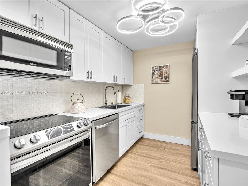 For Sale: $310,000 (2 beds, 2 baths, 1138 Square Feet)