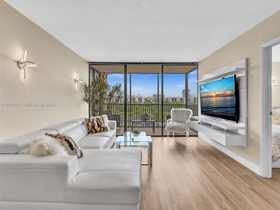 For Sale: $310,000 (2 beds, 2 baths, 1138 Square Feet)
