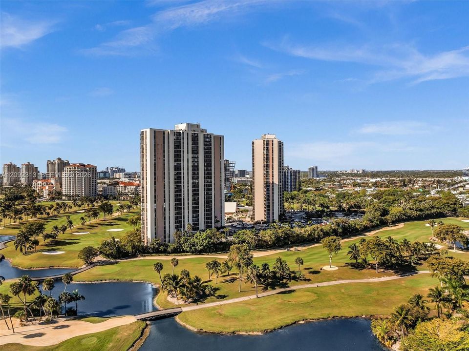 For Sale: $310,000 (2 beds, 2 baths, 1138 Square Feet)