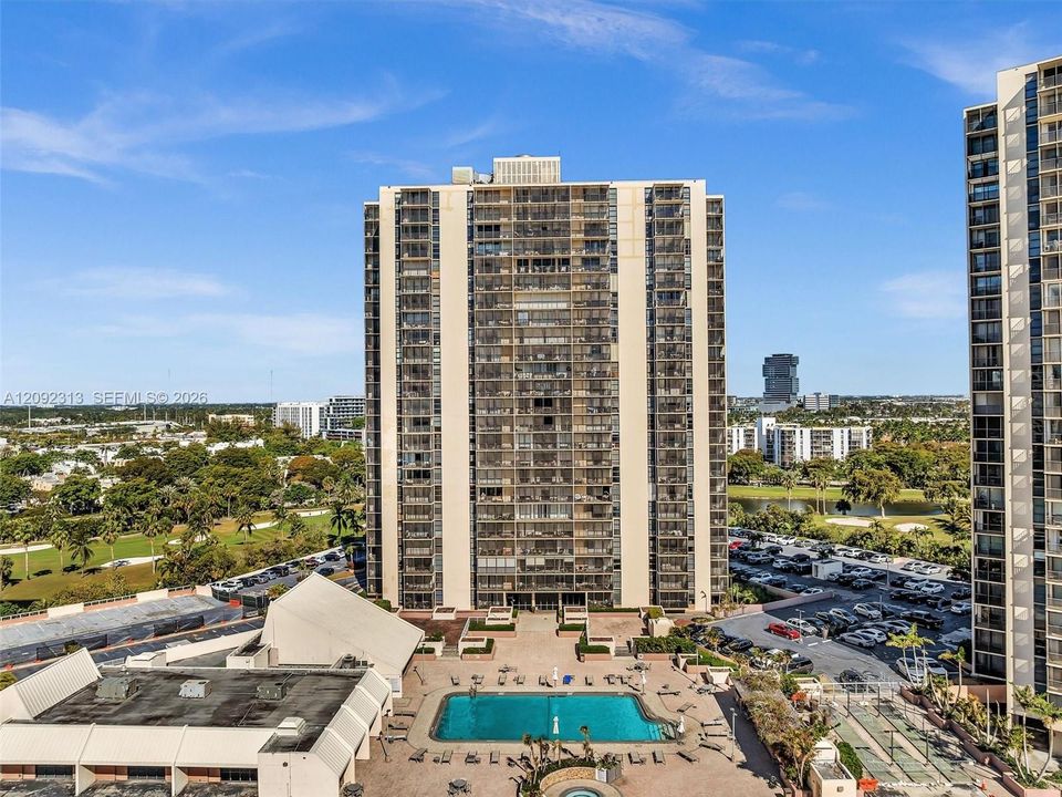 For Sale: $310,000 (2 beds, 2 baths, 1138 Square Feet)