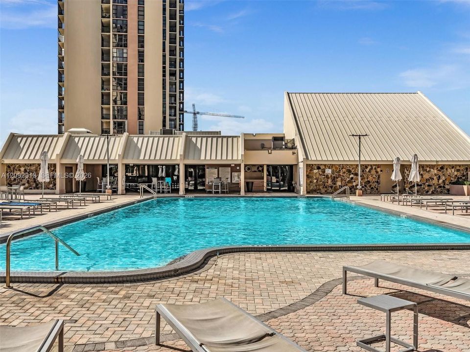For Sale: $310,000 (2 beds, 2 baths, 1138 Square Feet)