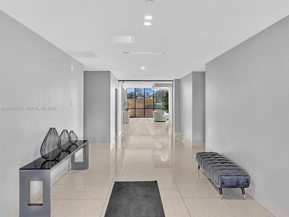 For Sale: $310,000 (2 beds, 2 baths, 1138 Square Feet)