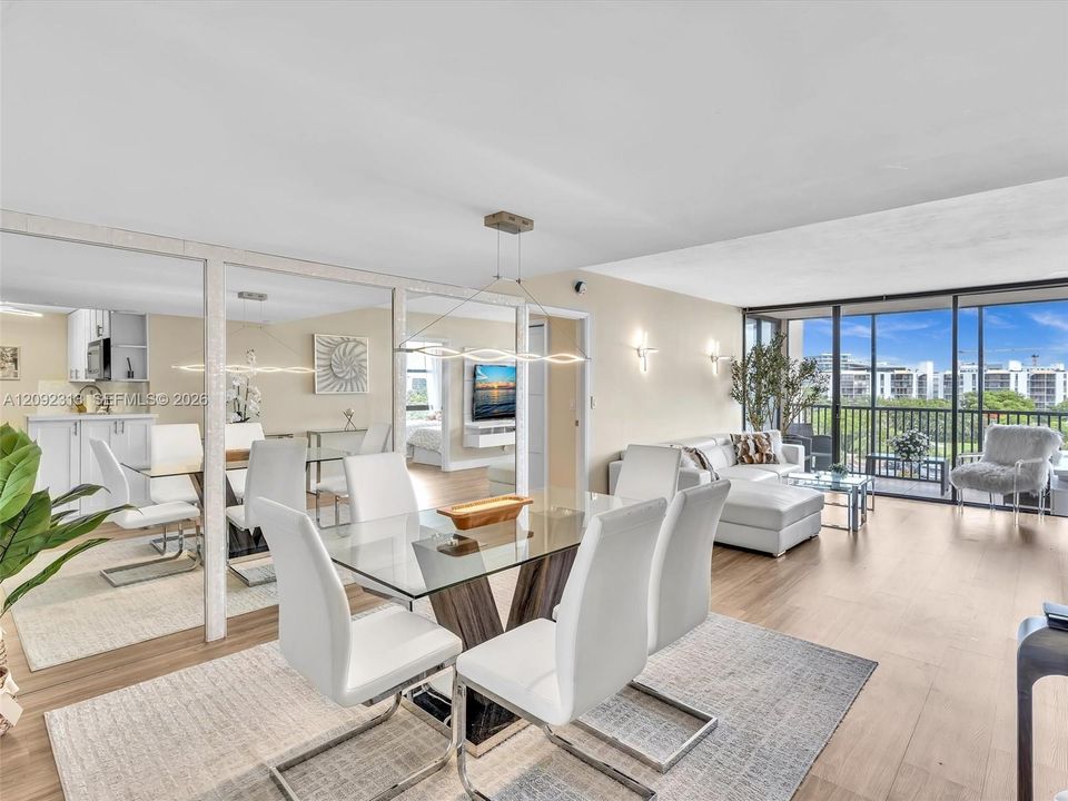 For Sale: $310,000 (2 beds, 2 baths, 1138 Square Feet)
